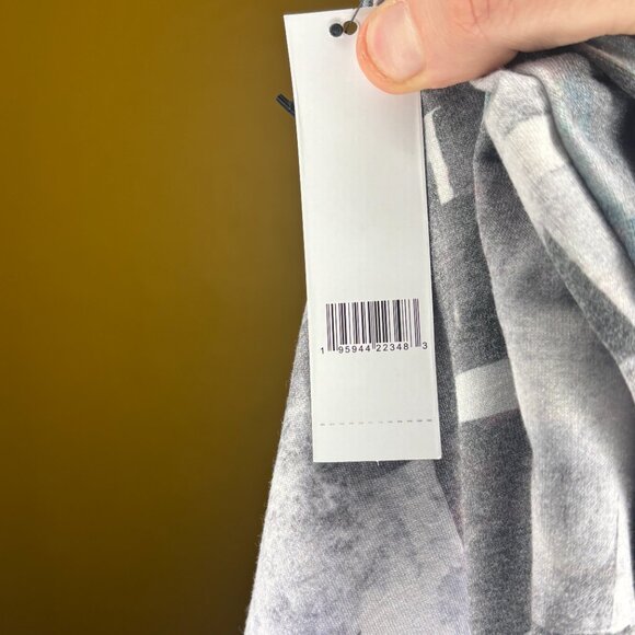 Tahari Sport Abstract Print Pullover Sweatshirt – Women’s Medium – NWT - Picture 7 of 7